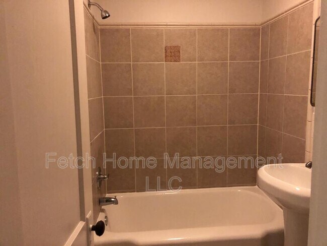 Foto del edificio - 738 E King St