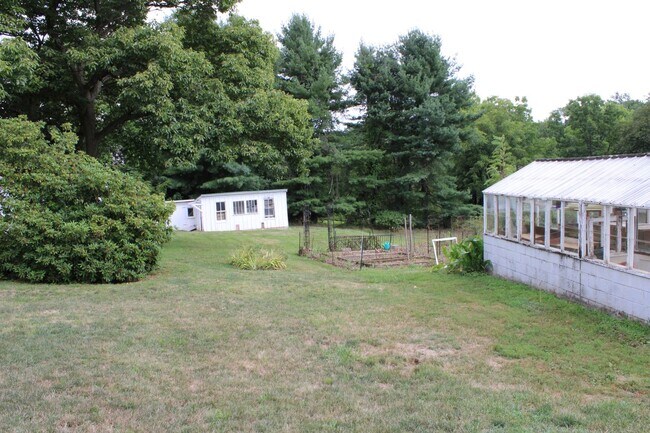 Building Photo - Single Family Farm House