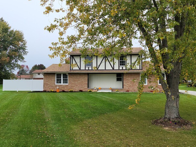 Building Photo - 1055 Fuchsia Cir NW