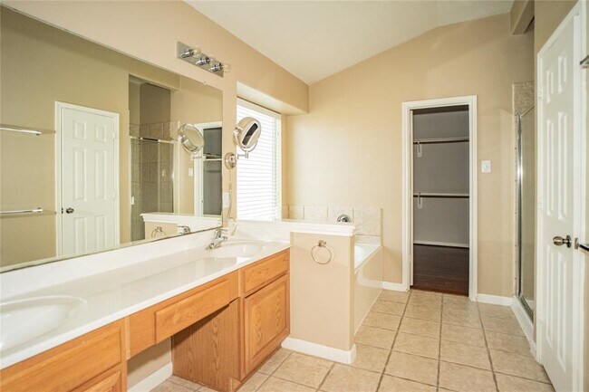 Foto del edificio - 16710 Vivian Point Ln