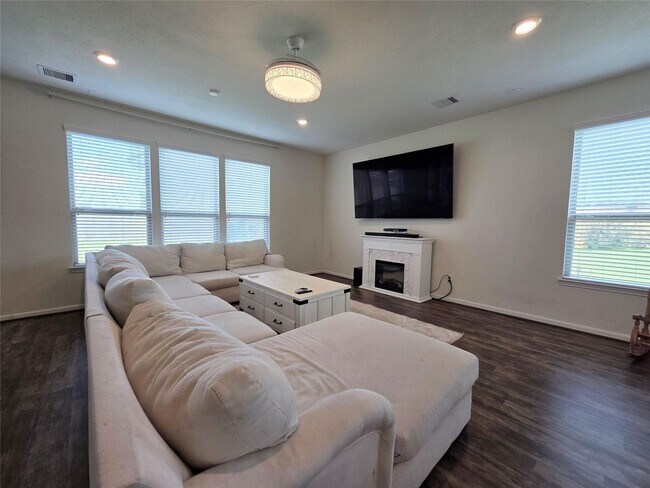 Foto del edificio - 25553 Kensington Lk Dr