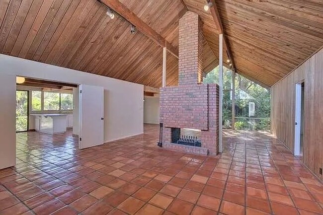 Foto del edificio - Gorgeous Eicher, spacious floor plan, grea...