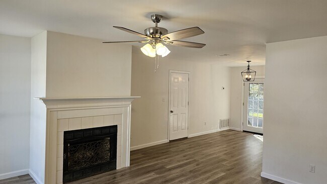 Building Photo - 406 Parkwood Pl