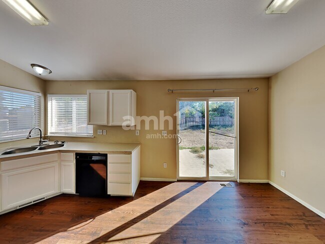 Building Photo - 160 Mountain Ash Court