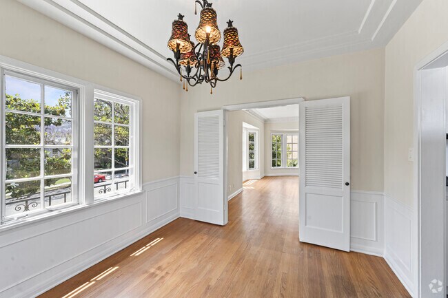1HAB, 1BA - 900 ft² - Comedor - 1234-1240-N Crescent St