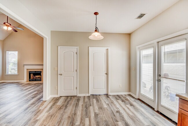 Foto del edificio - 1218 Savannah Ln