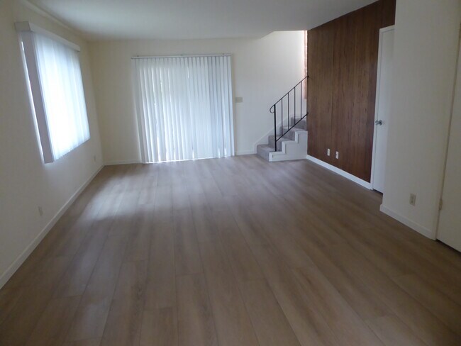 Foto del edificio - 246 Ellwood Beach Dr