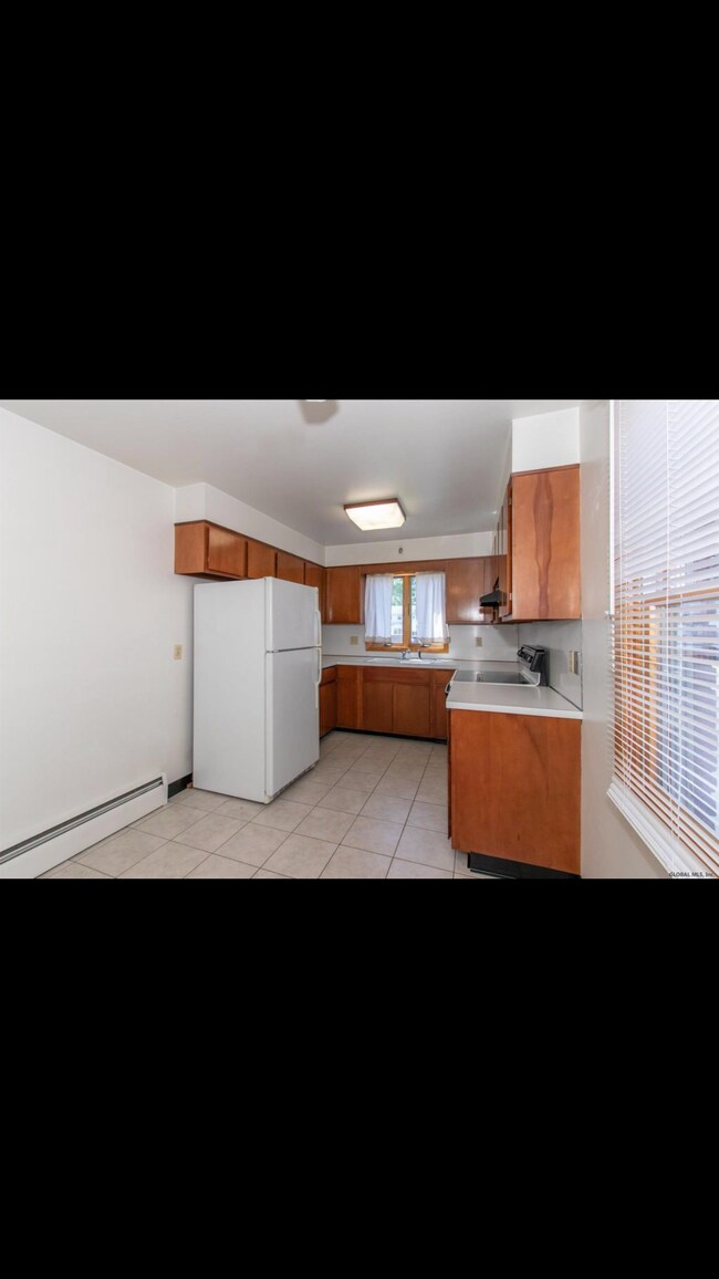 Kitchen - 22 Fountain Ave