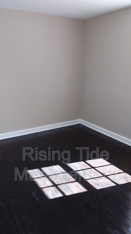 Foto del edificio - 605 Robison Dr