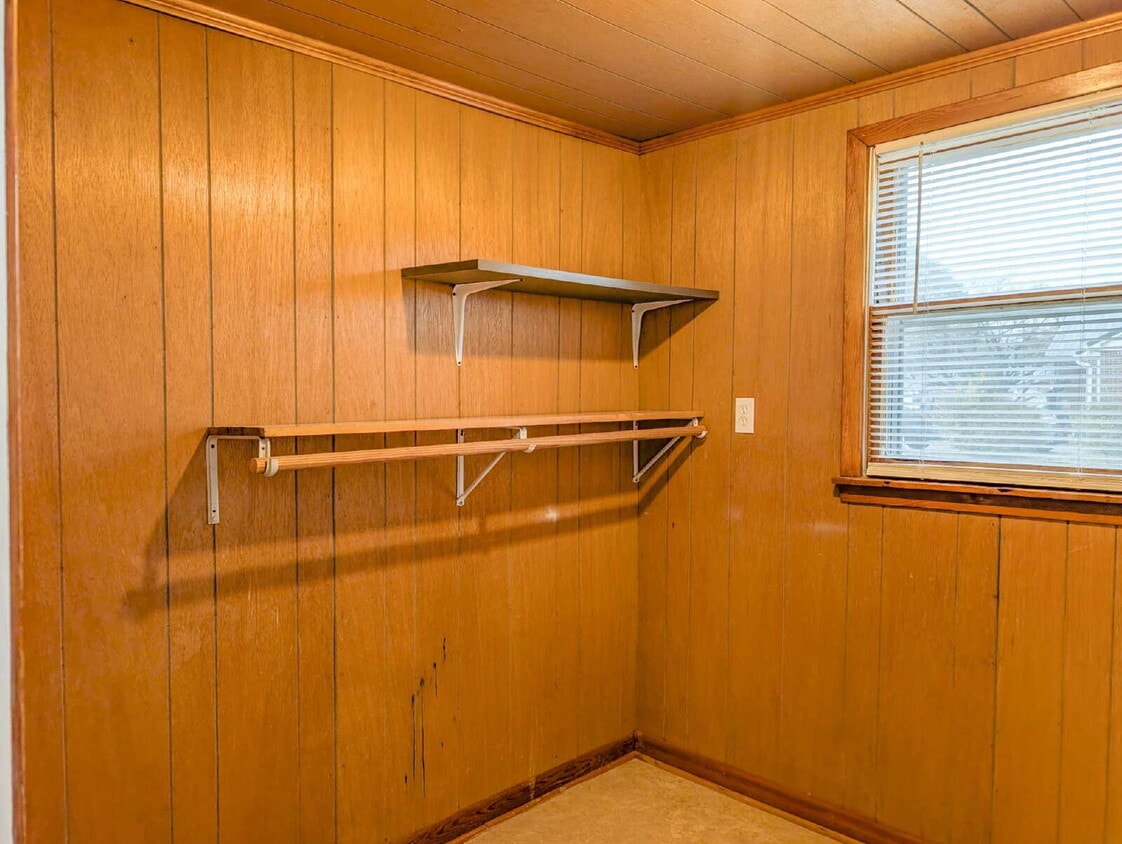 Primary Photo - 112 Moore St