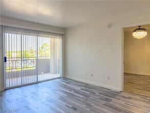 Building Photo - 8070 W Russell Rd