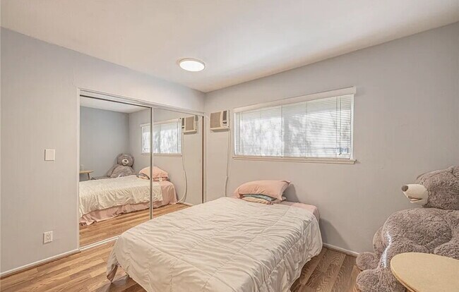 Foto del edificio - "Chic Woodland Hills Retreat: Spacious 1-B...