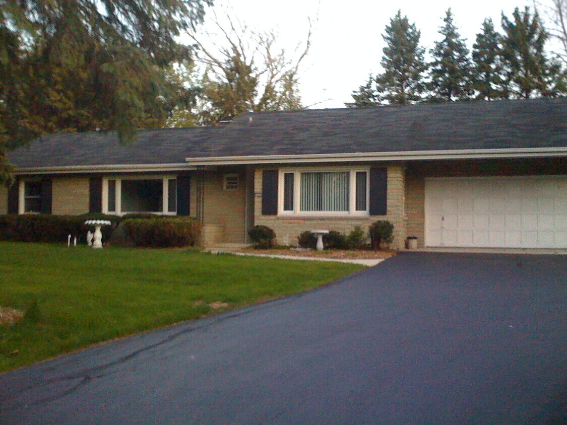Primary Photo - 15245 W North Ave