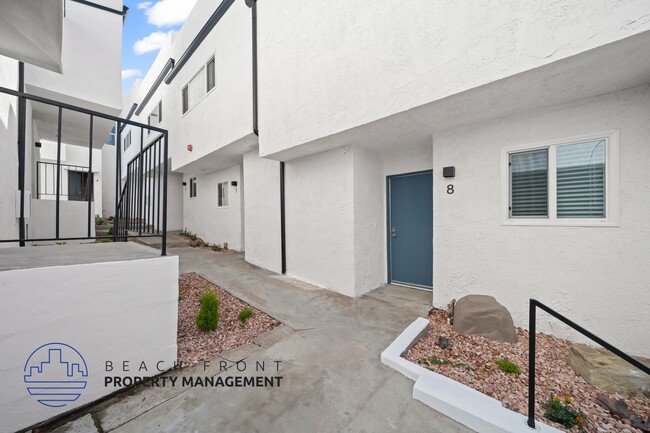 Building Photo - 708 N Juanita
