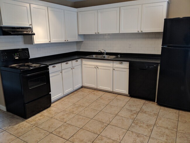 Photo du bâtiment - 1716 Willowbrook Crescent