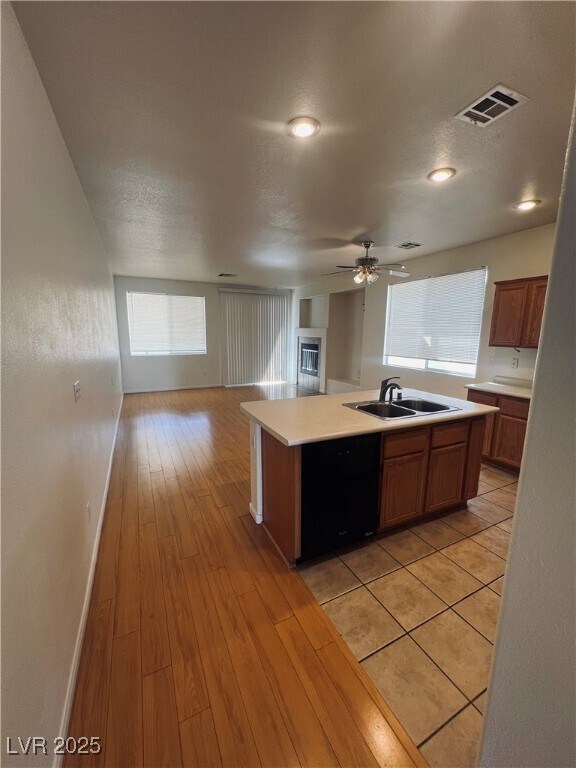 Foto del edificio - 9401 W Gilmore Ave
