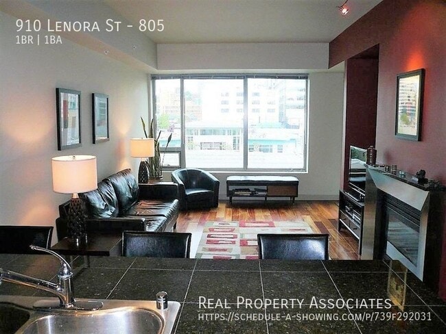 Photo - 910 Lenora St House