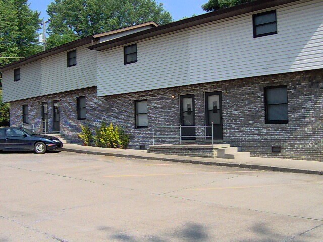 Front of Building - 1907 Morecott Dr