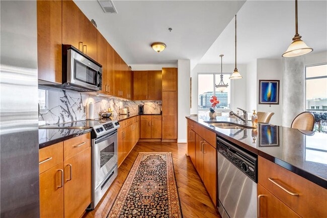 Foto del edificio - 711 Cosmopolitan Dr NE