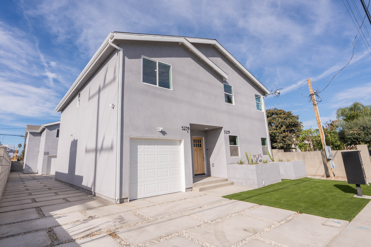 Front Units - 5239 Auckland Ave