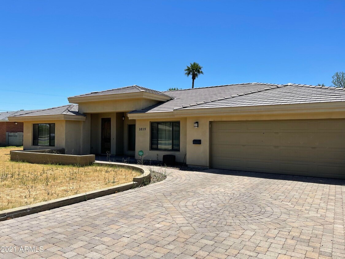 Primary Photo - 1035 E Ocotillo Rd