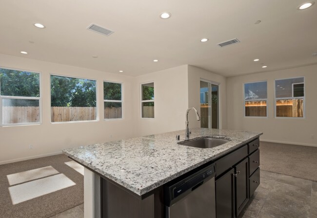 Building Photo - $1,995 Solar, Gated Community 3 Bedrooms, ...