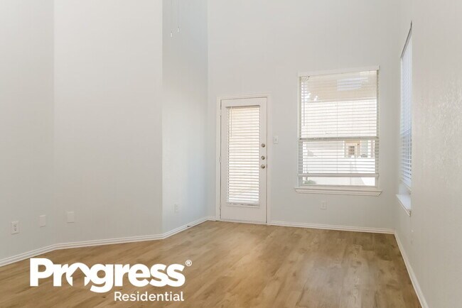 Building Photo - 9867 Walnut Hill Dr
