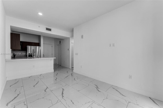 Foto del edificio - 1 Curtiss Pkwy