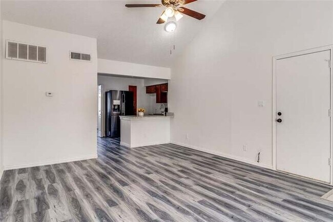 Foto del edificio - 1 Bedroom Townhome in Dallas