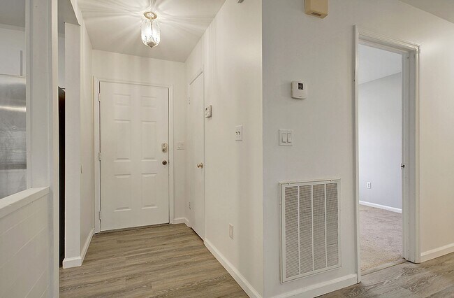 Foto del edificio - Single story ranch style home in quiet cul...
