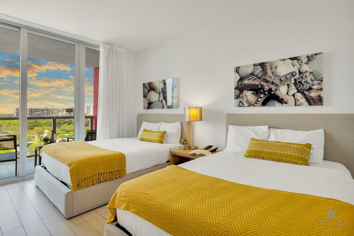 Foto principal - 2602 E Hallandale Beach Blvd