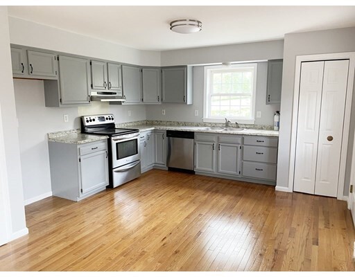 Primary Photo - 233 S Quinsigamond Ave