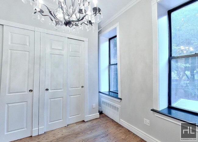 Building Photo - Mott Street