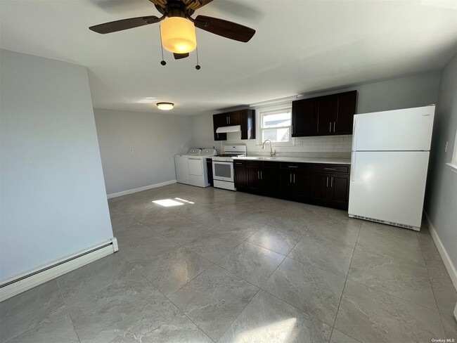 Building Photo - 305 Litchfield Ave