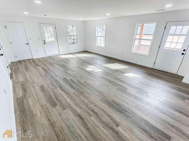 Foto del edificio - 167 Racine St SW