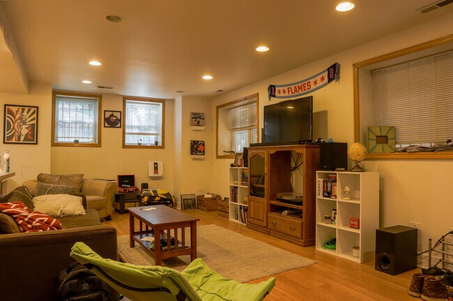 715 S Claremont, Apt G - Sala de estar/Gran sala - Harris Point Chicago