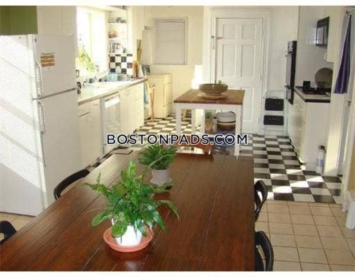 Primary Photo - 180 Medford St
