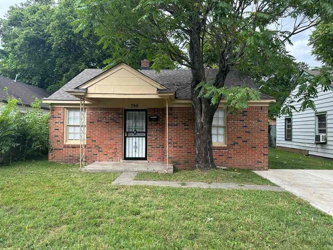 Building Photo - 769 Hilton St