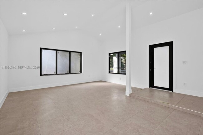 Building Photo - 20615 NE 9th Ct