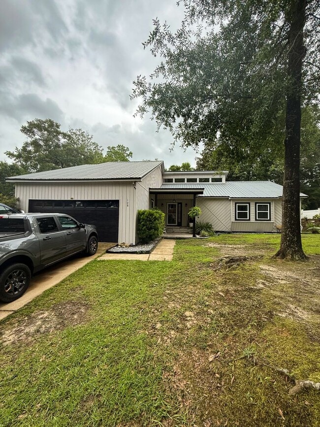 Building Photo - 108 Live Oak Dr.
