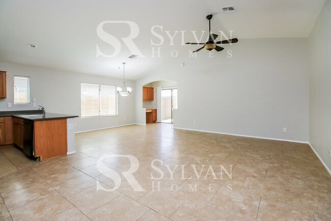 Building Photo - Feel welcome and comfortable in this lovel...