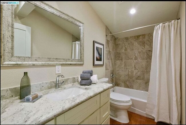 Building Photo - 1700 1/2 Pearl - 30% Rental Fee