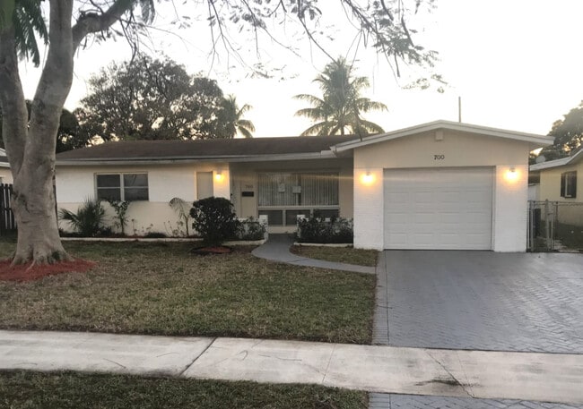 Building Photo - 1655 N 50th Ave