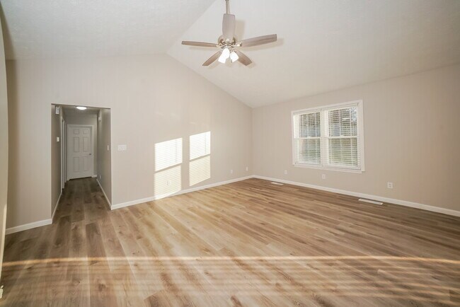 Building Photo - 703 Willow Ct