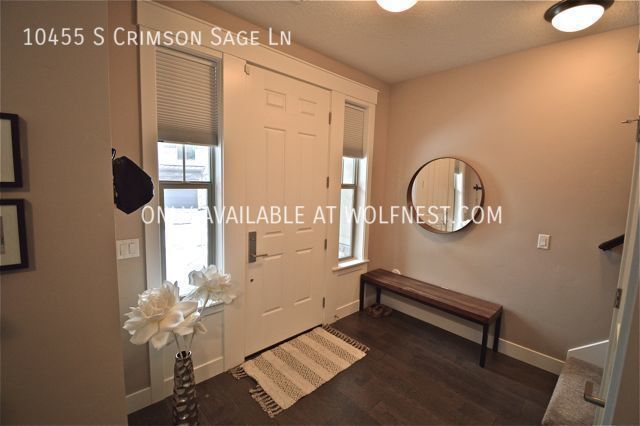 Building Photo - Stunning 4 Bedroom Sandy Townhome! No Depo...