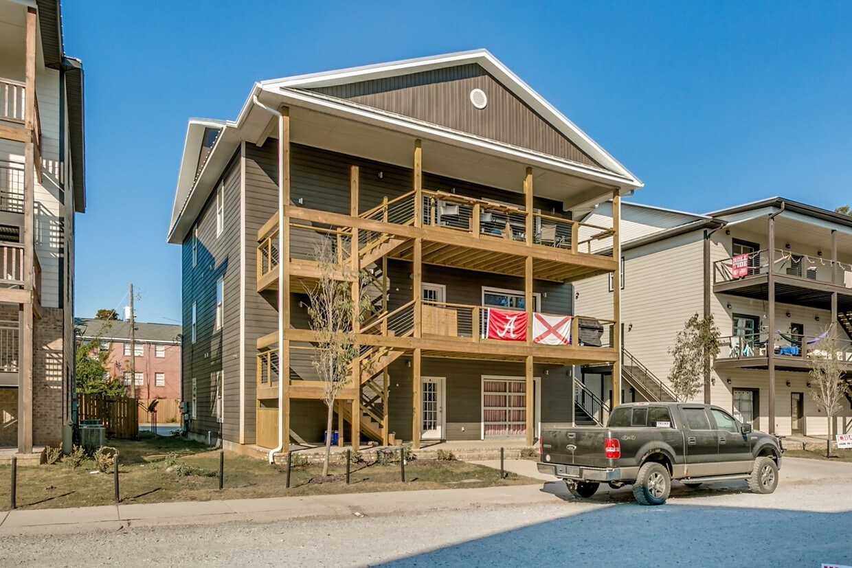 Primary Photo - 811 Parkview Dr
