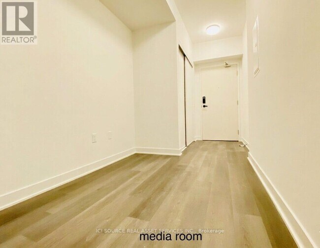 Photo du bâtiment - 3900 Confederation Pkwy