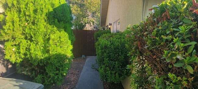 Foto del edificio - 5940 Merrywood Dr