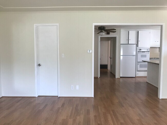 Building Photo - La Mar (25068-70-72) (3-Plex) (DD)