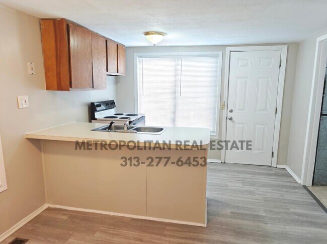 Building Photo - 34639 Brush St